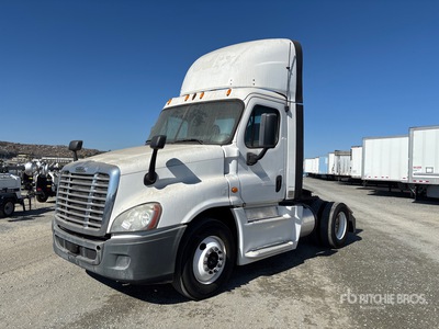 2015 Freightliner Cascadia 125 4x2 Ciągnik siodłowy z kabiną dzienną S/A