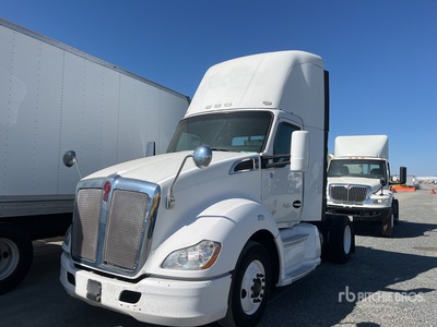 2015 Kenworth T680 4x2 S/A Day Cab Truck Tractor