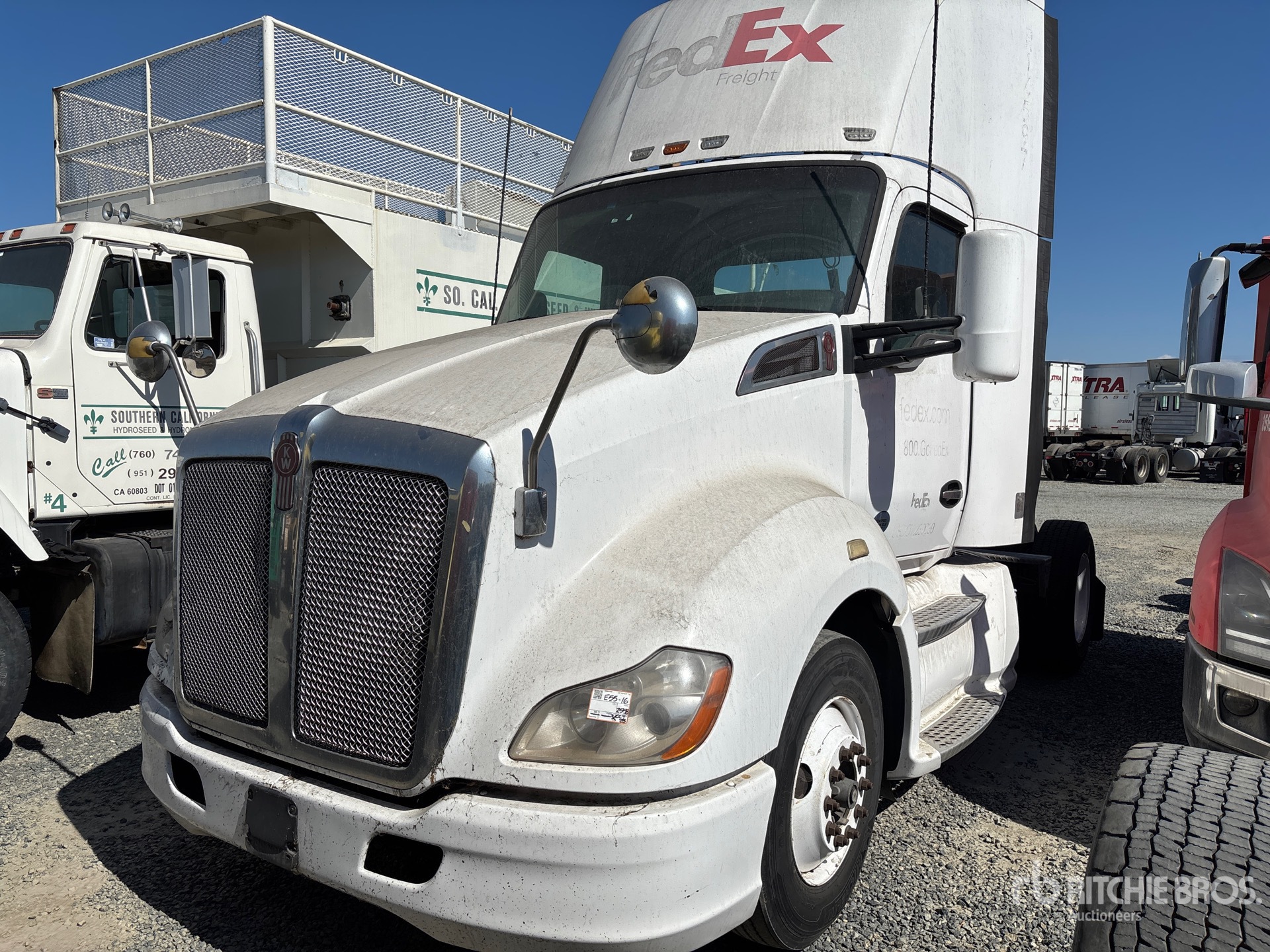 2014 Kenworth T680 4x2 S/A Day Cab Truck Tractor