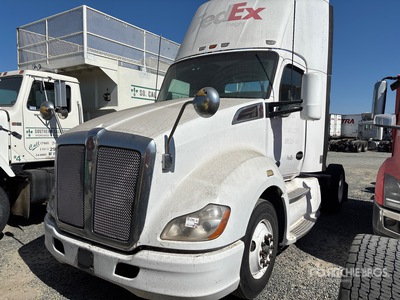 2014 Kenworth T680 4x2 Day Cab Truck Tractor