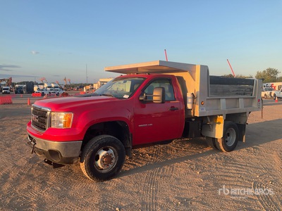 2011 GMC Sierra 3500HD 4x4 Camión con pala para nieve