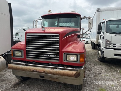 2012 Mack CHU613 6x4 شاحنة ونش (Inoperable)