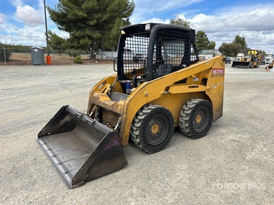 John Deere を見 Skid-Steer Loader