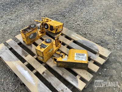 (4) Sunbelt Design & Development 53D22004 Axle Jacks