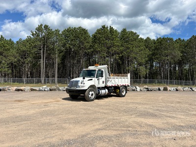 2018 International 4300 4x2 Camion à benne essieu simple