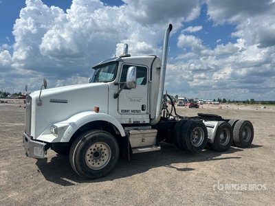 2014 Kenworth T800 8x4 Day Cab Truck Tractor