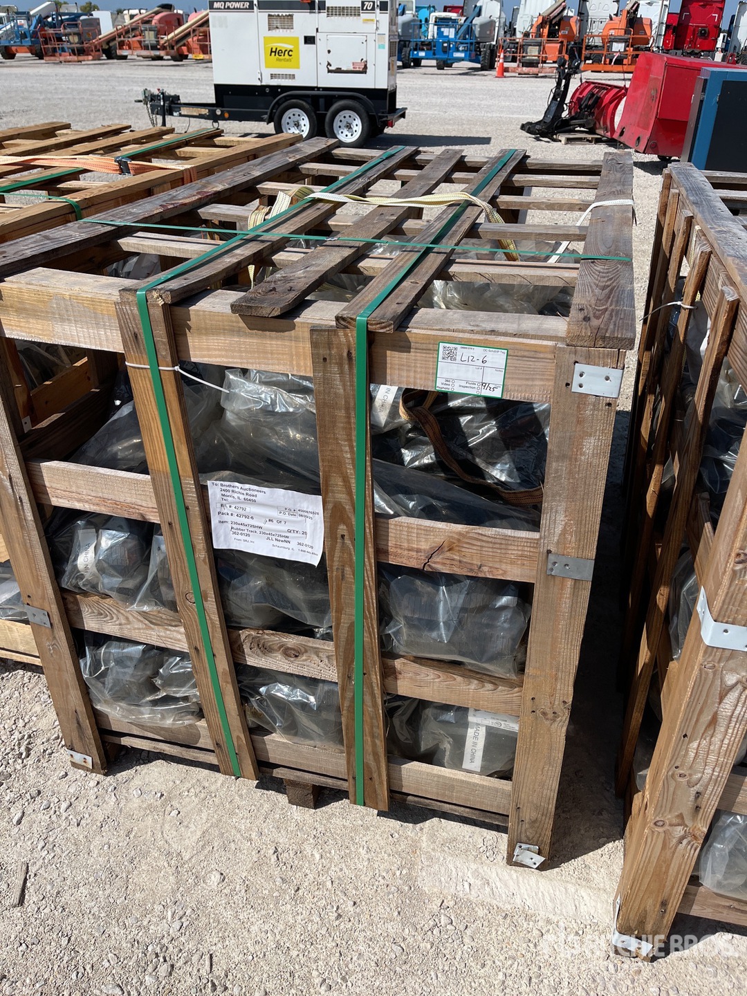 Quantity of (20) 230 X 72 X 45 SHW Rubber Cadenas