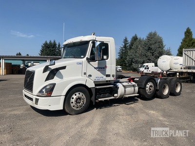 2016 Volvo VNL 8x4 4-Achs Sattelzugmaschine