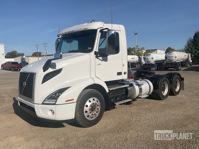 2019 Volvo VNR 6x4 T/A Dagcabine Trekker
