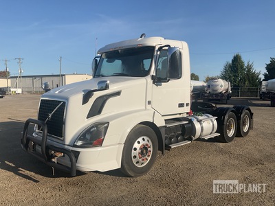 2016 Volvo VNL 6x4 T/A Dagcabine Trekker