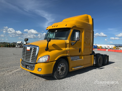 2015 Freightliner Cascadia 125 6x4 Tractocamion con Dormitorio / Ciągnik siodłowy T/A z kabiną sypialną