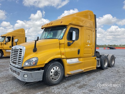 2015 Freightliner Cascadia 125 6x4 Tractocamion con Dormitorio (INOPERABLE) / T/A Sleeper Truck Tractor (Inoperable)