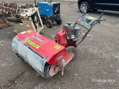 2019 Toro 23740 Walk Behind Balais motorisés (Inoperable)