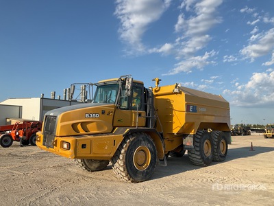 2013 Bell B35D 8000 gal 6x6 給水車
