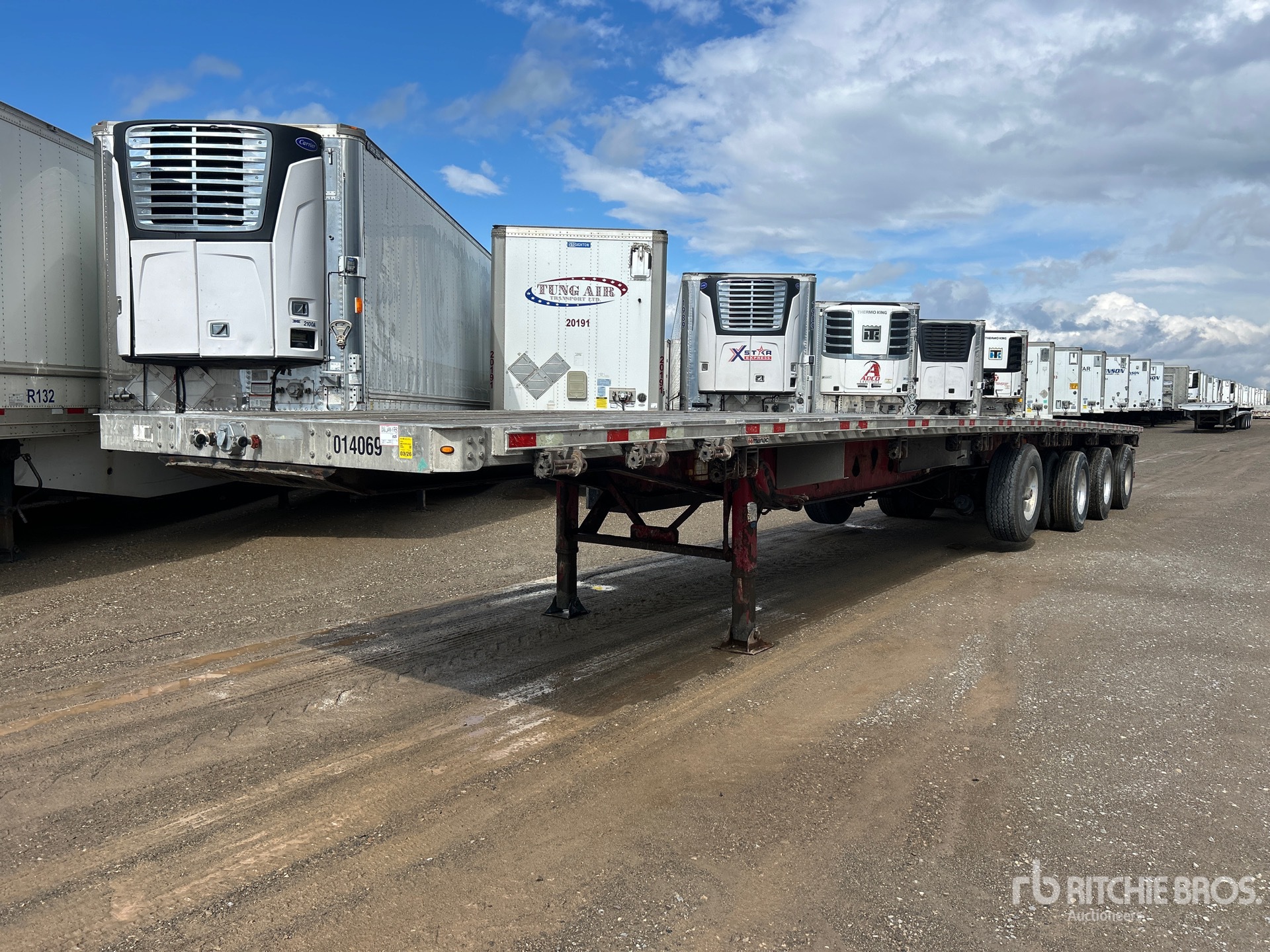 2013 Manac 53 ft Quad/A Flatbed Trailer