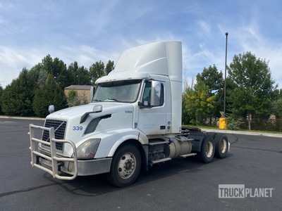 2016 Volvo VNL64T300 6x4 Day Cab Prime Mover