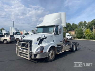 2015 Volvo VNL64T300 6x4 Day Cab Prime Mover