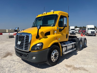 2018 Freightliner Cascadia 113 6x4 T/A Day Cab Truck Tractor