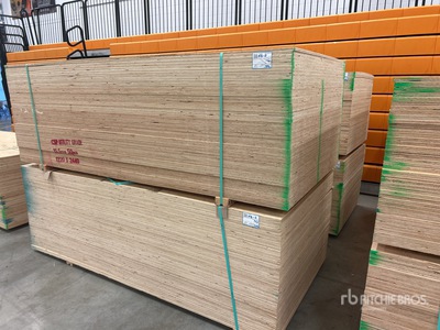Quantity of (4) Bundles of (50) 5/8 in 4 ft x 8 ft CSP/DFP No Stamp Contreplaqué (Unused)