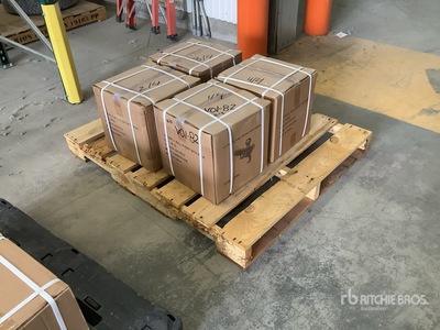 Quantity of (16) 2025 BYT BMTRI12 12 in Triple Ball Mount With Hook Divers - Magasin, entrepôt, consommateur (Unused)