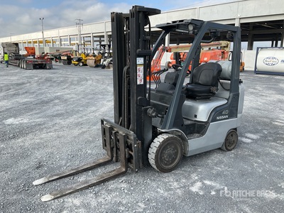 Nissan MCP1F2A20LV 4000 lb Cushion Tire Montacargas / Forklift