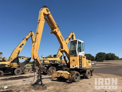Liebherr A902 Wheel Material Handler
