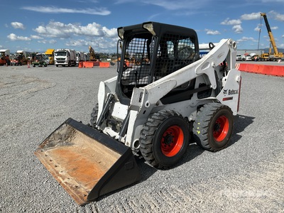 2011 Bobcat S650 Minicargador / Chargeuse à direction à glissement