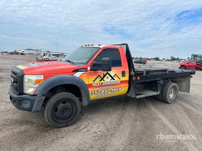 2011 Ford F-550 4x4 Camion à Plateau