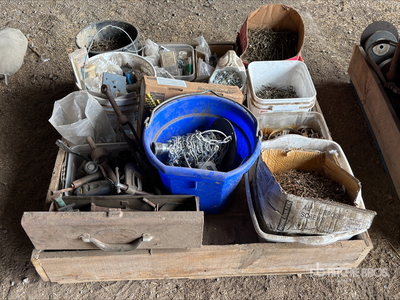 Quantity of Nails, Screws Divers - Outils à main