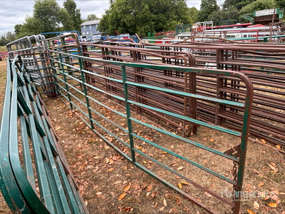 16 ft Light Diamond Bar Green Gate