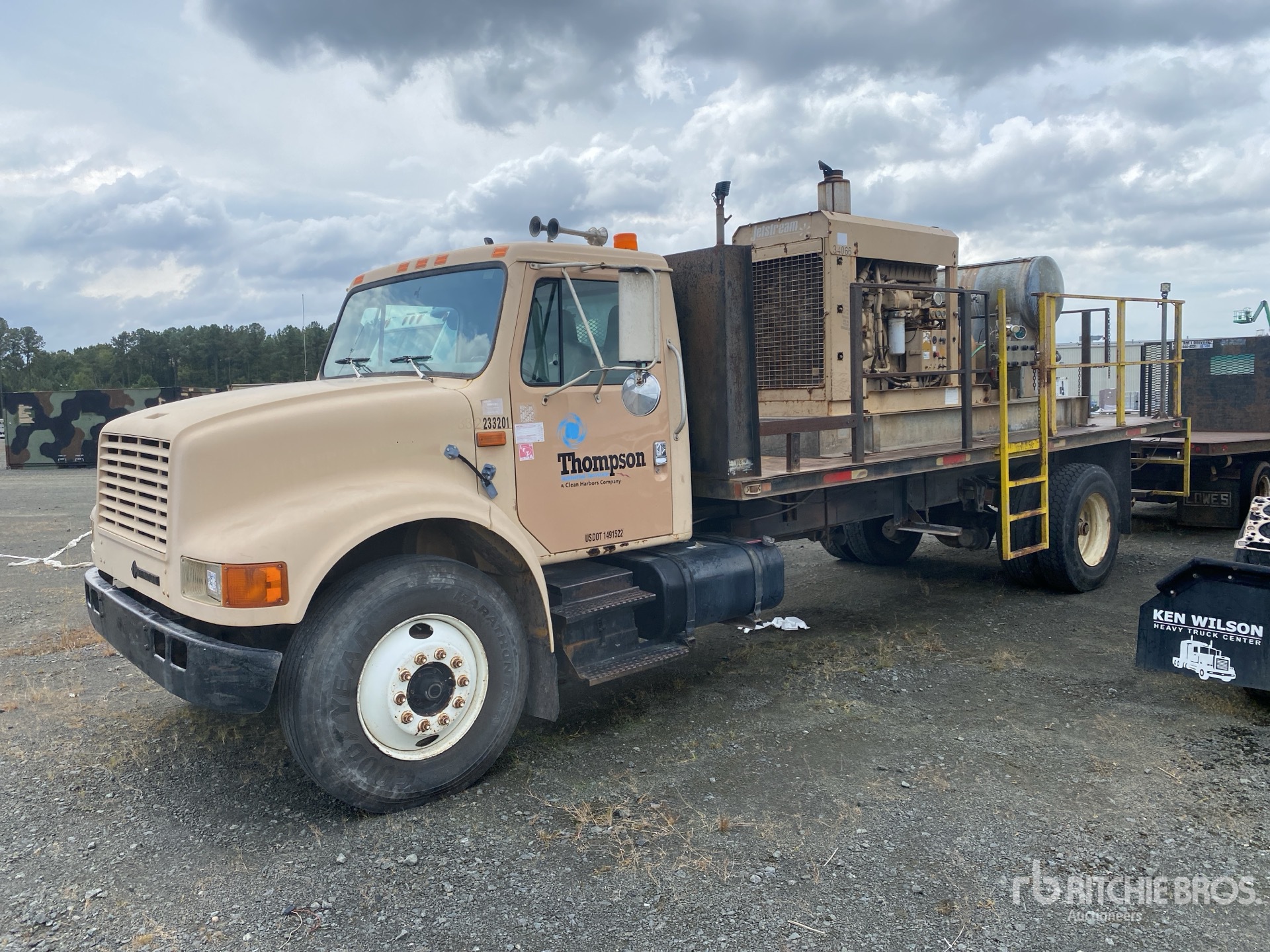 1997 International 4900 4x2 Flatbed Truck w/ Jetstream Water Jet Unit