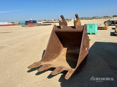 Lynn 48 in Q/C Digging Excavator Bucket - Fits PC400