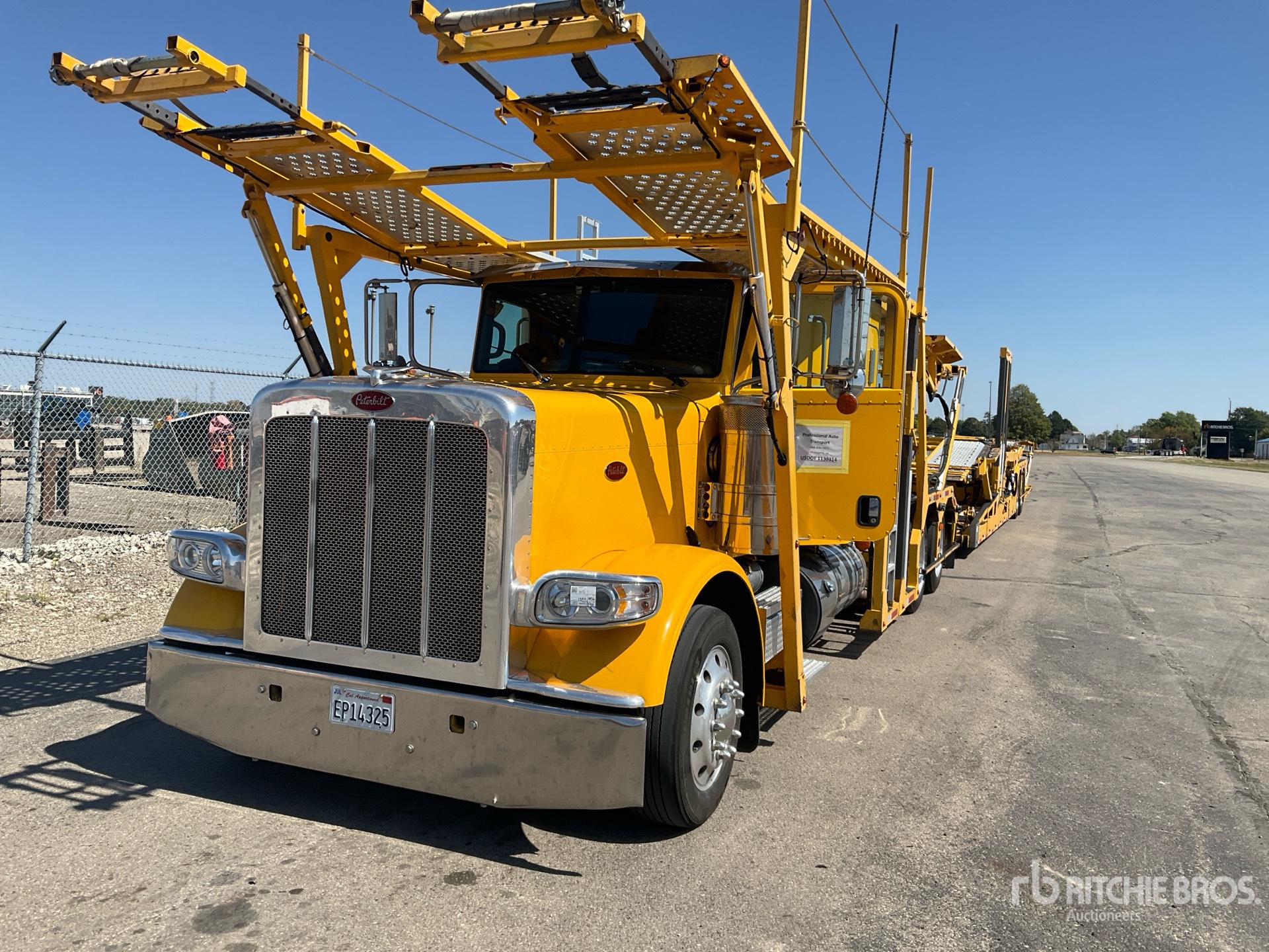 2017 Peterbilt 389 カーホーラ
