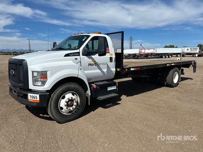 2018 Ford F-750 4x2 Ciężarówka z płaską platformą