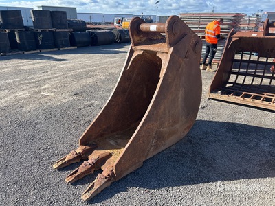 680 mm Q/C Digging Excavator Bucket - Fits 46 ton