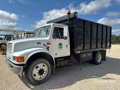 1995 International 4700 4x2 Autocarro ribaltabile con pianale fisso