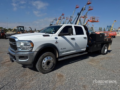 2020 Ram 4500 4x4 Crew Cab Ciężarówka z płaską platformą