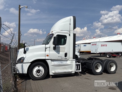 2017 Freightliner 6x4 Day Cab Truck Tractor