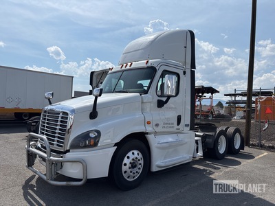 2018 Freightliner 6x4 Day Cab Truck Tractor