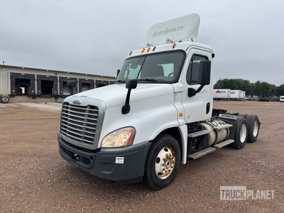 2014 Freightliner 6x4 T/A Day Cab Truck Tractor