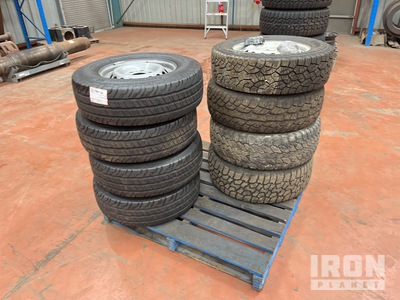 Quantity of (8) Rims & Tyres Pièces diverses - Fits Toyota