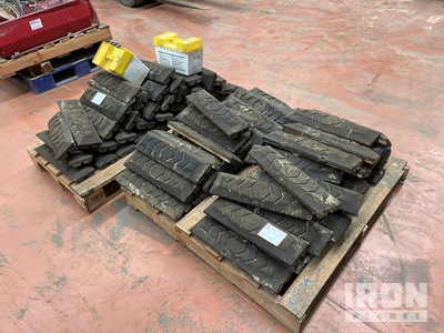 Quantity of Track Pads Pièces diverses