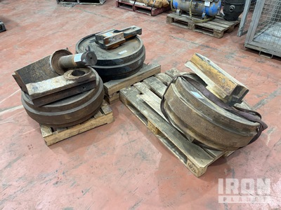 Quantity of (3) Track Idlers Pièces diverses