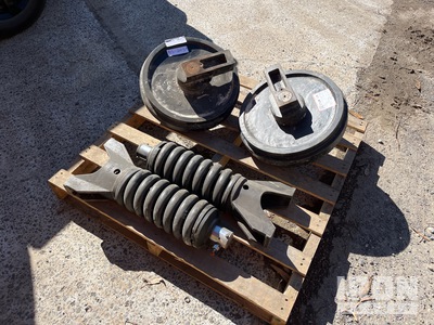 Quantity of (2) Track Adjusters & Idlers その他 - 機械部品 (Unused)