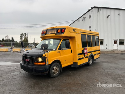 2011 GMC Savana 3500 4x2 10-Seat Mini حافلة