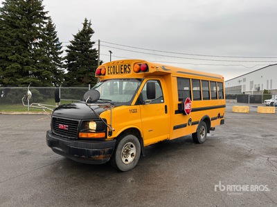 2011 GMC Savana 3500 4x2 حافلة