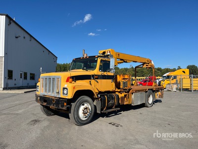 1999 International 2554 4x2 Digger Derrick Truck
