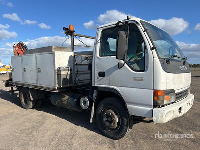 2004 Isuzu NPR 400 4x2 サービスカー