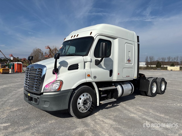2016 Freightliner Cascadia 113 6x4 T/A Sleeper Truck Tractor