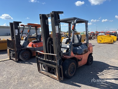 2006 Toyota 7FDU30 5620 lb Cushion Tire Carretilla Elevadora (Inoperable)